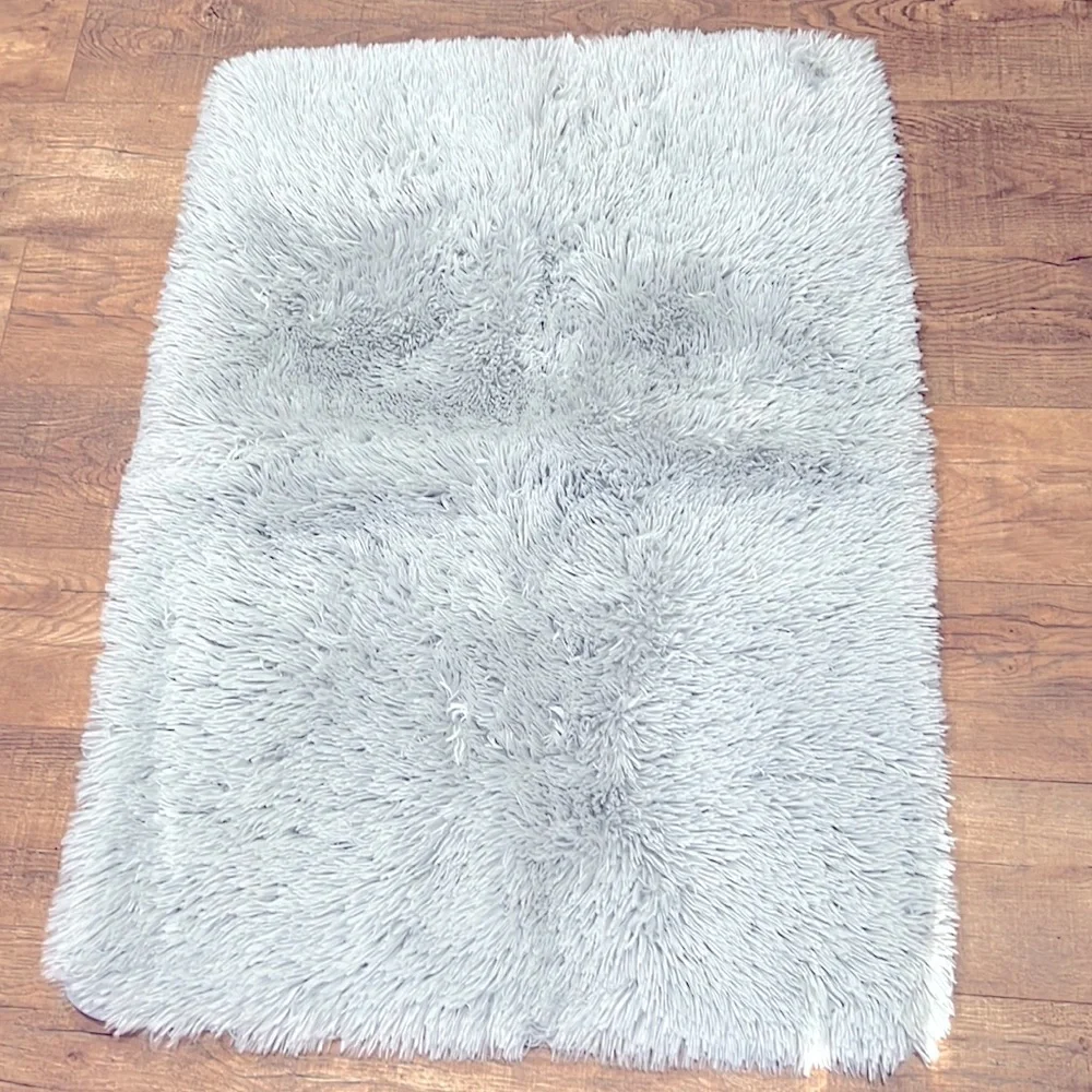 SILVERY GREY/LIGHT BLUE lightweight bathroom/background area rug